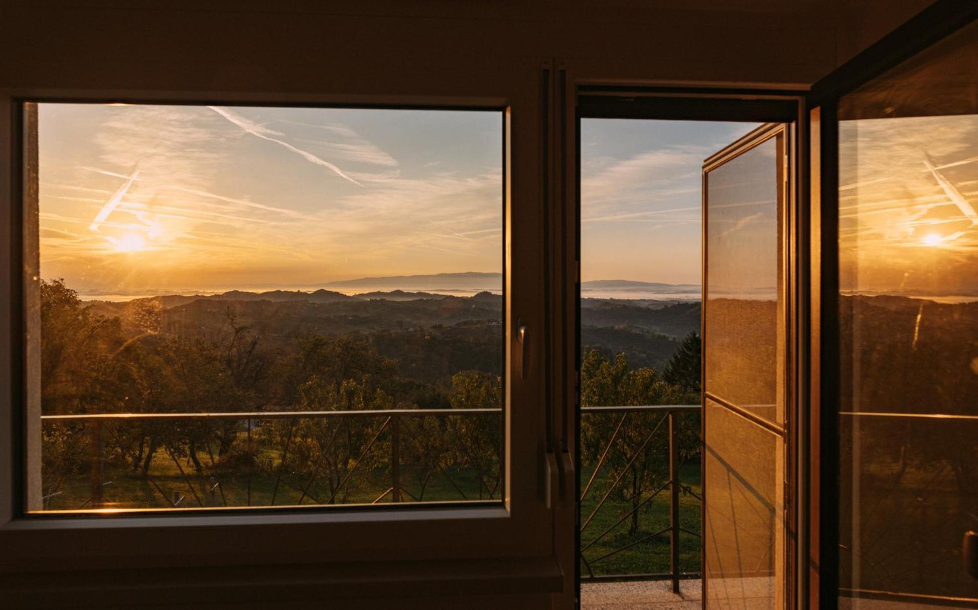 Apartma Hisa Na Ravnah With Hot Tub Pišece Buitenkant foto
