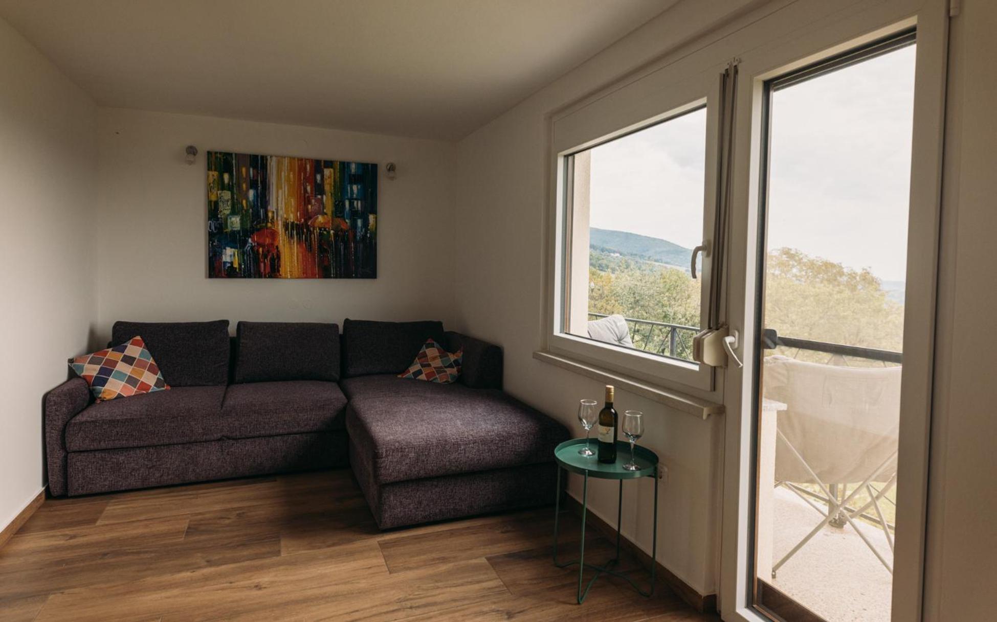 Apartma Hisa Na Ravnah With Hot Tub Pišece Buitenkant foto