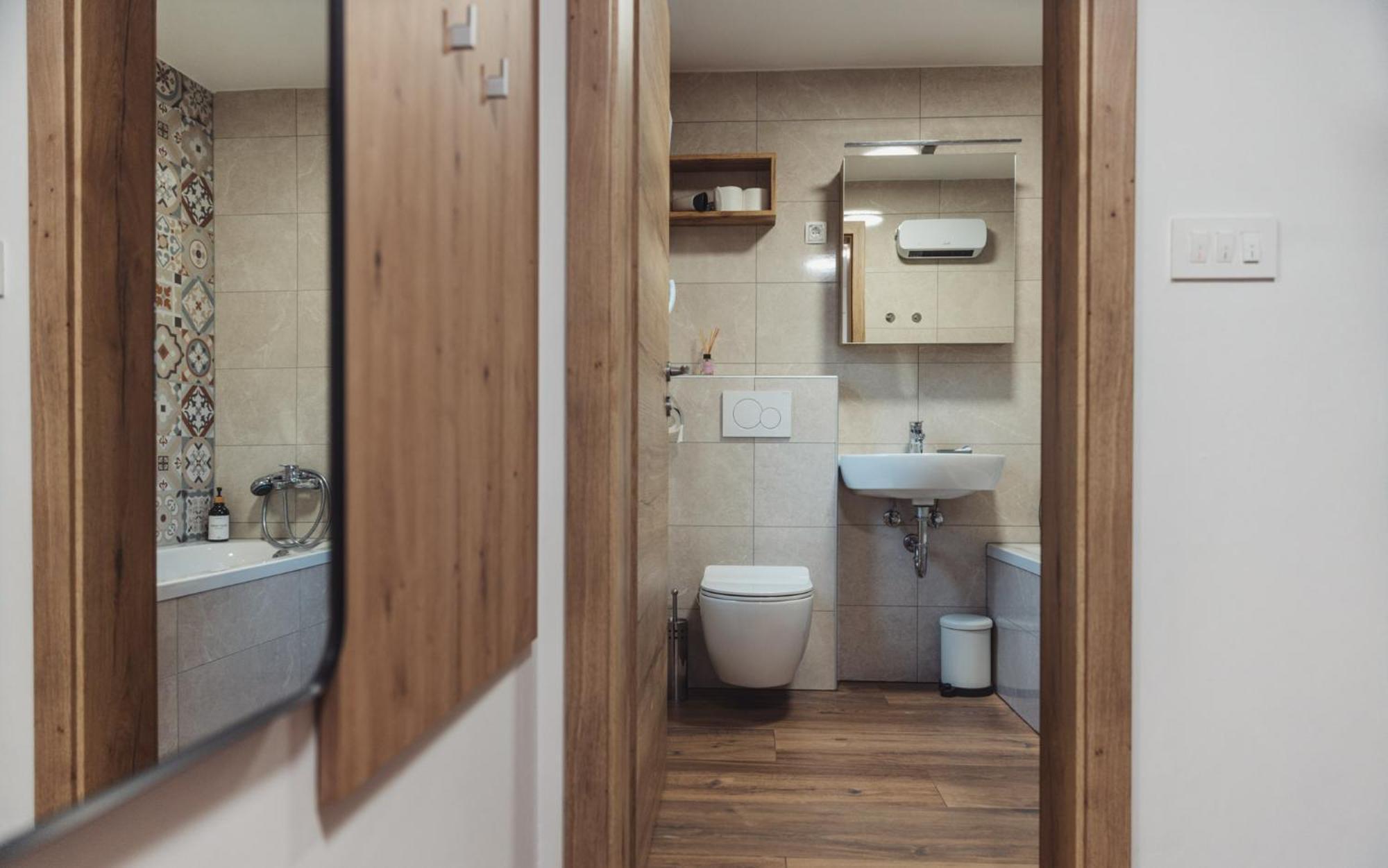 Apartma Hisa Na Ravnah With Hot Tub Pišece Buitenkant foto